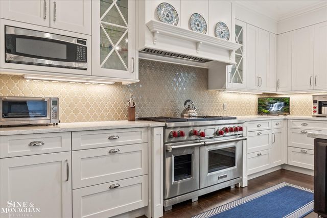 223 Cloverly Road, Grosse Pointe Farms, MI 48236