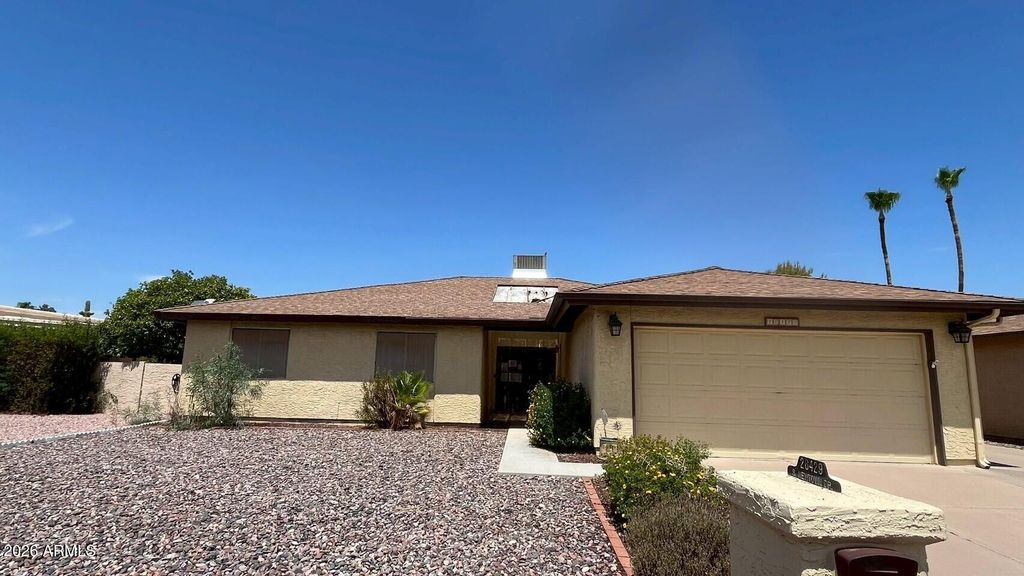 26429 S NEW TOWN Drive, Sun Lakes, AZ 85248 — exterior