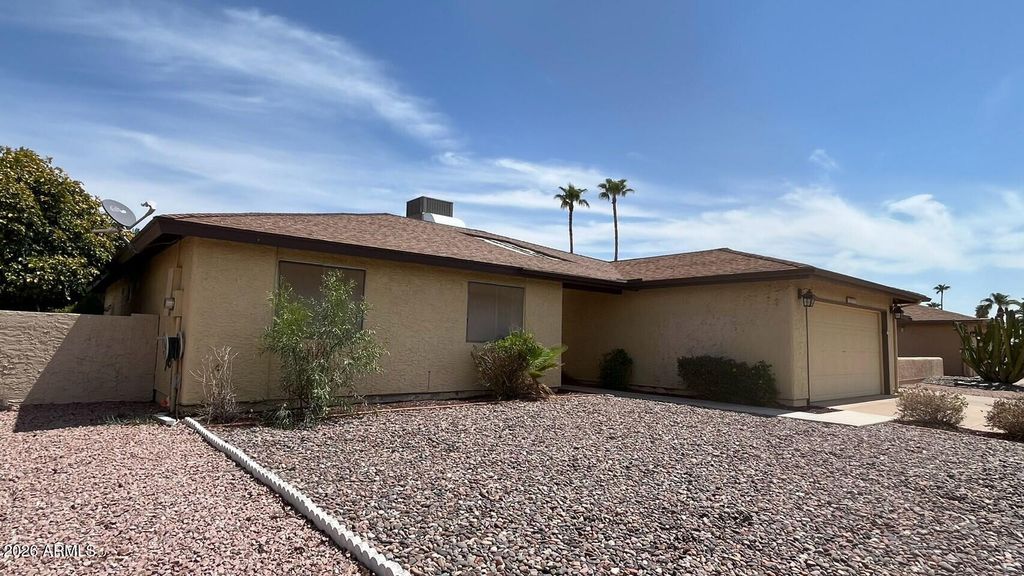 26429 S NEW TOWN Drive, Sun Lakes, AZ 85248 — photo 2