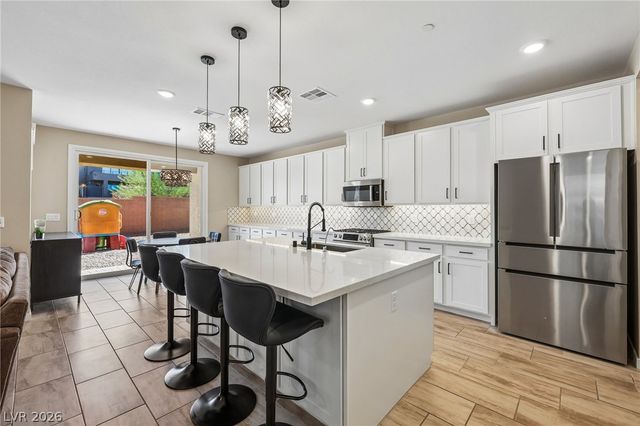 194 Viento Ridge Street, Henderson, NV 89012