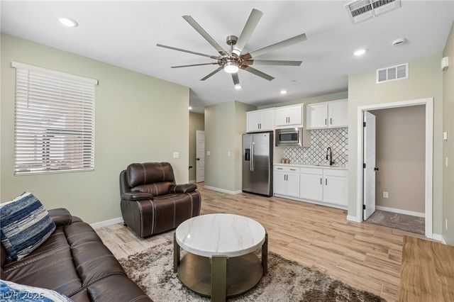 194 Viento Ridge Street, Henderson, NV 89012
