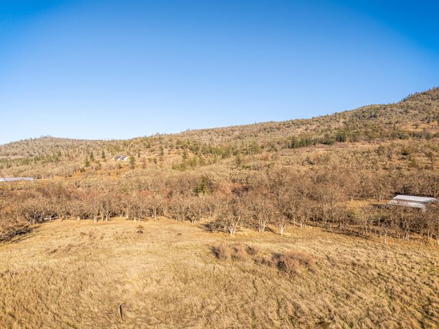 4477 E Antelope Road, Eagle Point, OR 97524