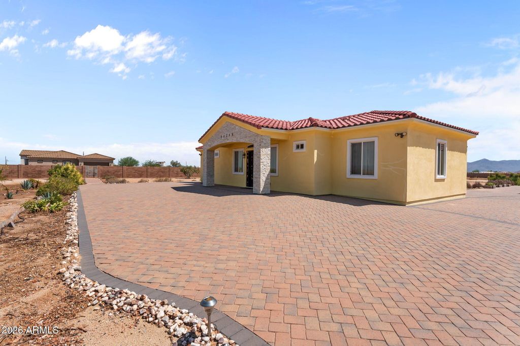 24235 W PINNACLE VISTA Lane, Wittmann, AZ 85361 — photo 4