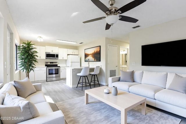 1601 Big Tree Rd Apt 1006, Daytona Beach, FL 32119