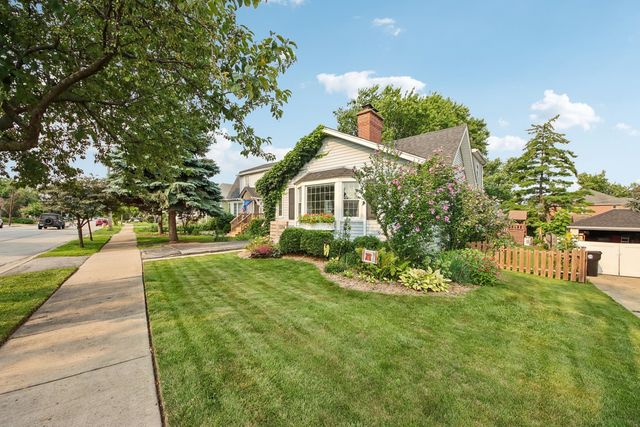1216 Canfield Road, Park Ridge, IL 60068