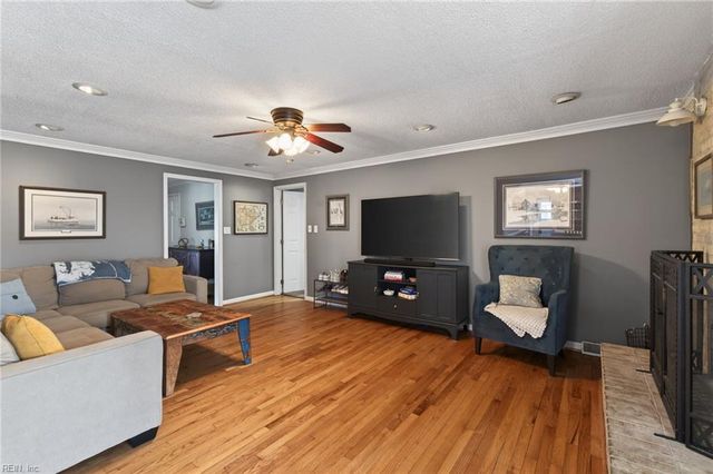 225 Vanette DR, Chesapeake, VA 23322