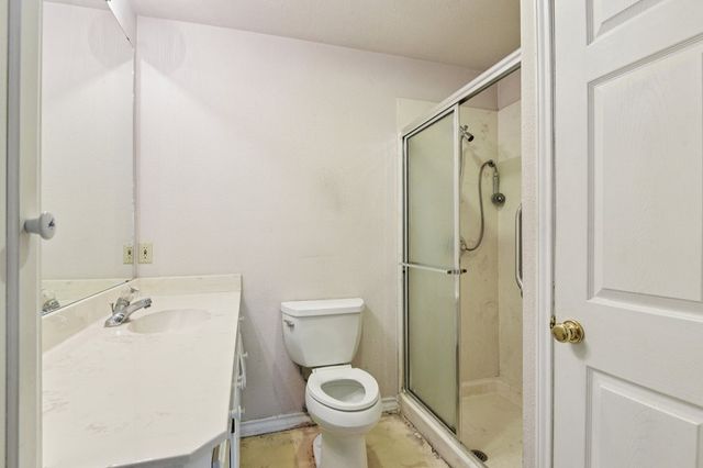 1310 Warbler Dr, Kerrville, TX 78028