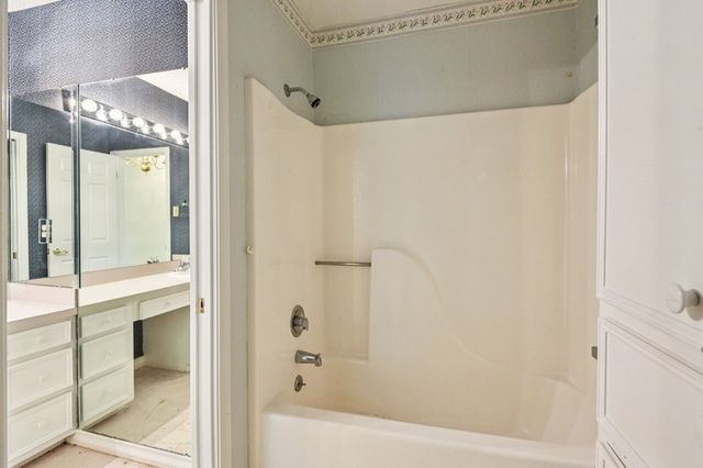 1310 Warbler Dr, Kerrville, TX 78028