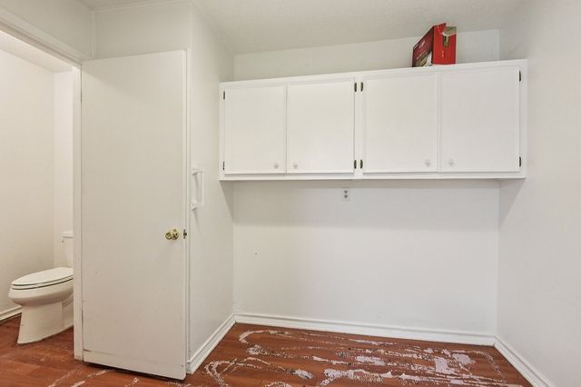 1310 Warbler Dr, Kerrville, TX 78028