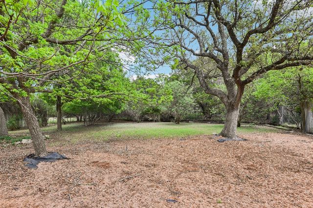 1310 Warbler Dr, Kerrville, TX 78028