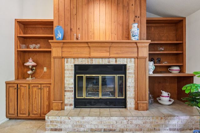 1310 Warbler Dr, Kerrville, TX 78028