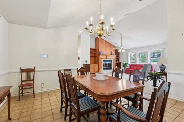 1310 Warbler Dr, Kerrville, TX 78028