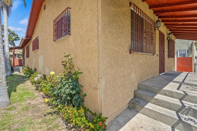 3825 Cimarron, Los Angeles, CA 90062