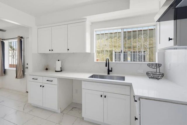 3825 Cimarron, Los Angeles, CA 90062