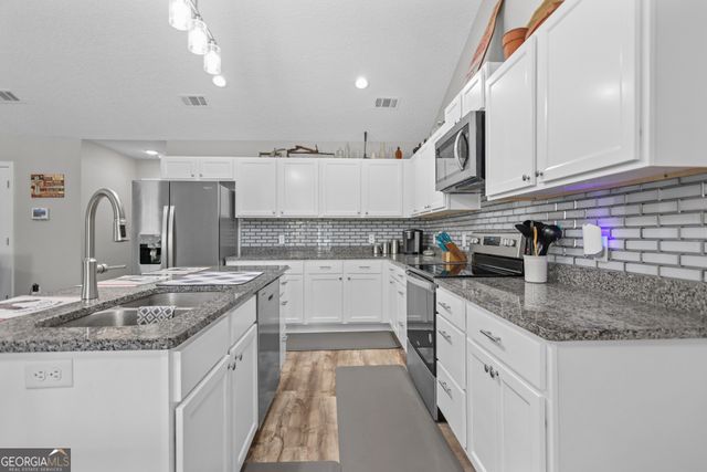 192 Hummingbird Lane, Jesup, GA 31545