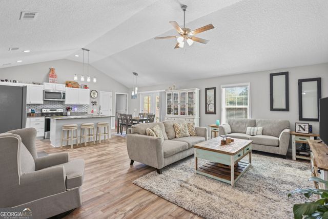 192 Hummingbird Lane, Jesup, GA 31545