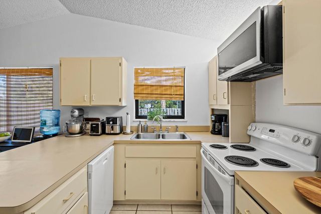 53 SE Ontario Way, Stuart, FL 34997