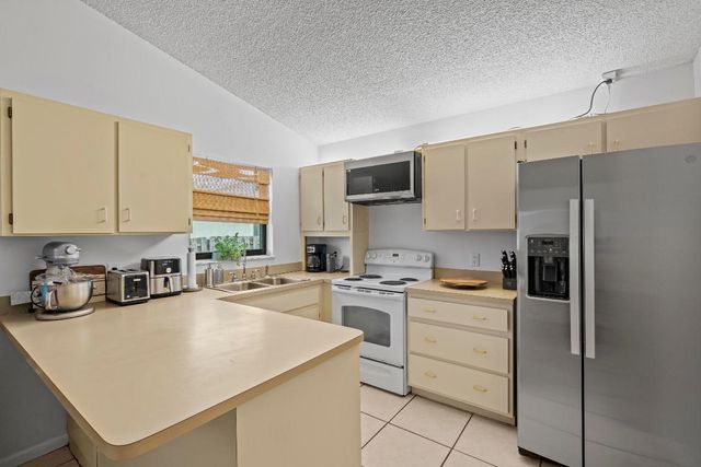 53 SE Ontario Way, Stuart, FL 34997