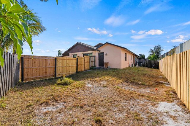 53 SE Ontario Way, Stuart, FL 34997