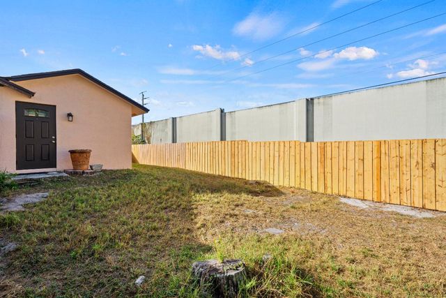 53 SE Ontario Way, Stuart, FL 34997