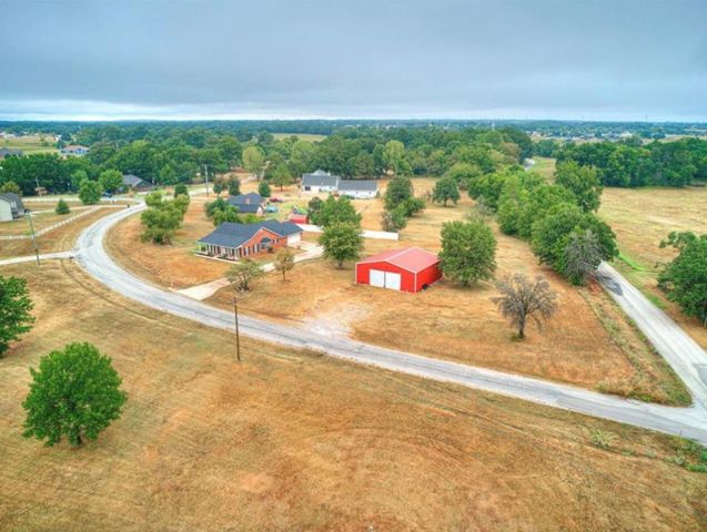 23 Lake Lane, Shawnee, OK 74804