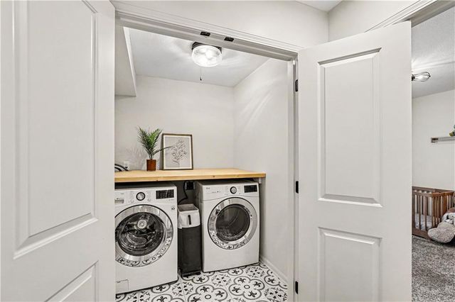 1208 SW South Avenue, Blue Springs, MO 64015