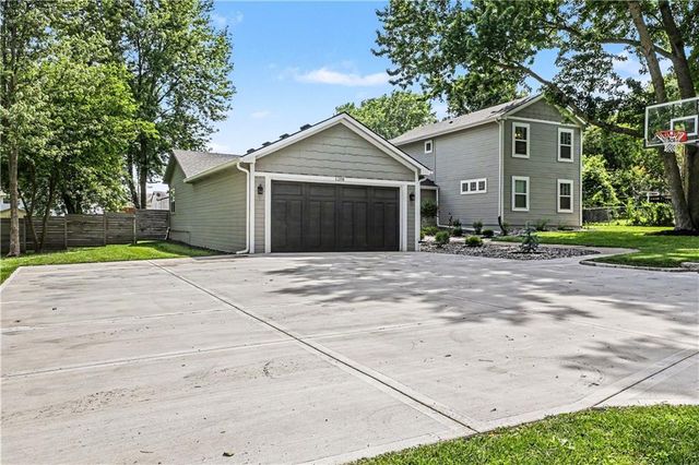 1208 SW South Avenue, Blue Springs, MO 64015