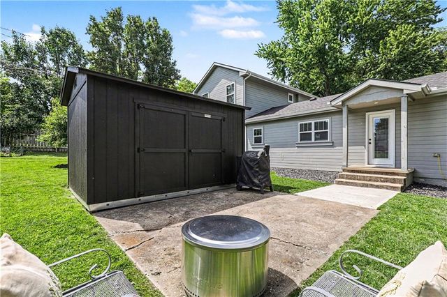 1208 SW South Avenue, Blue Springs, MO 64015