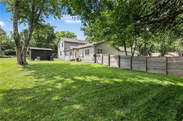 1208 SW South Avenue, Blue Springs, MO 64015