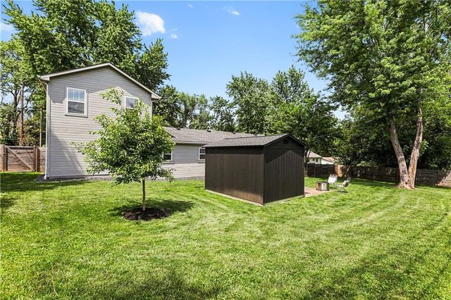 1208 SW South Avenue, Blue Springs, MO 64015