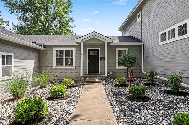 1208 SW South Avenue, Blue Springs, MO 64015