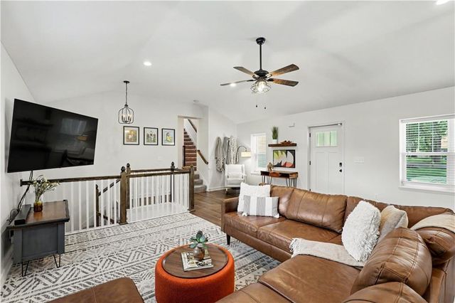 1208 SW South Avenue, Blue Springs, MO 64015