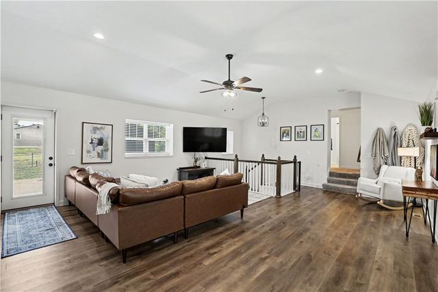 1208 SW South Avenue, Blue Springs, MO 64015