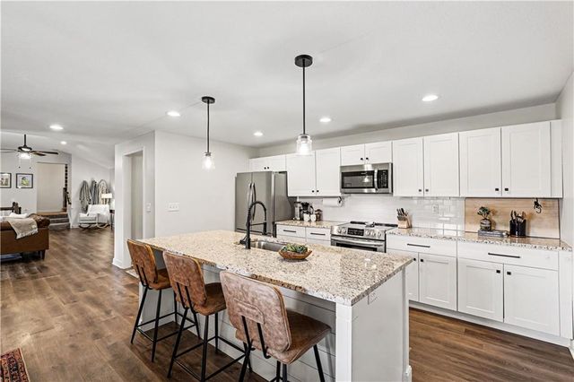1208 SW South Avenue, Blue Springs, MO 64015