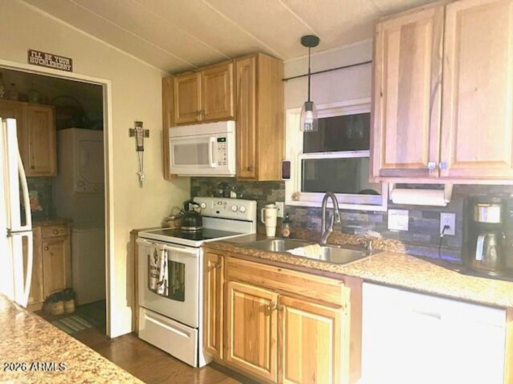 Image 7 of property listing at 2605 S TOMAHAWK Road 170, Apache Junction, AZ 85119