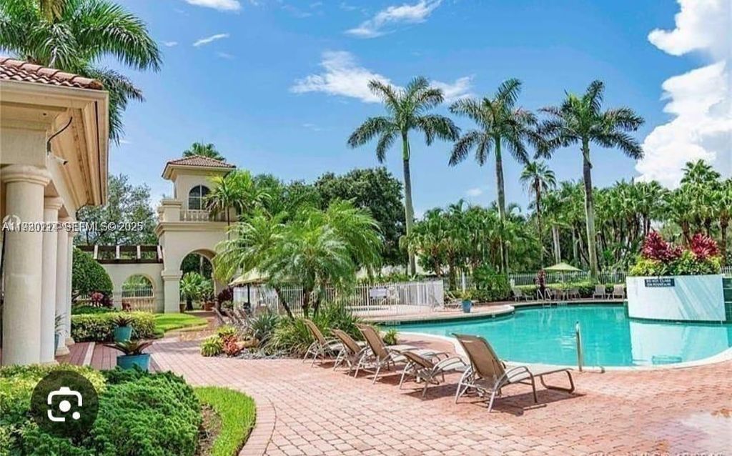 2200 NW 72nd Way 2200, Pembroke Pines, FL 33024