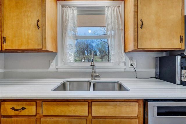 2129 Twelve Oclock Knob RD, Salem, VA 24153