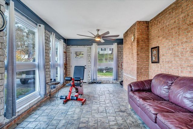 2129 Twelve Oclock Knob RD, Salem, VA 24153