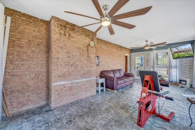 2129 Twelve Oclock Knob RD, Salem, VA 24153