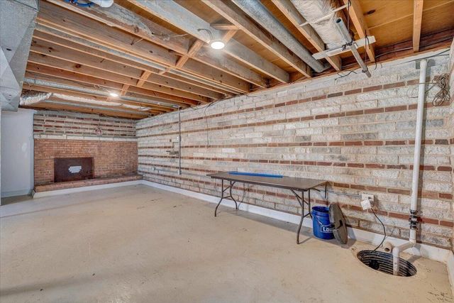 2129 Twelve Oclock Knob RD, Salem, VA 24153