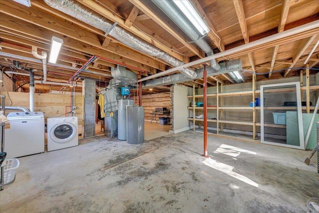 2129 Twelve Oclock Knob RD, Salem, VA 24153