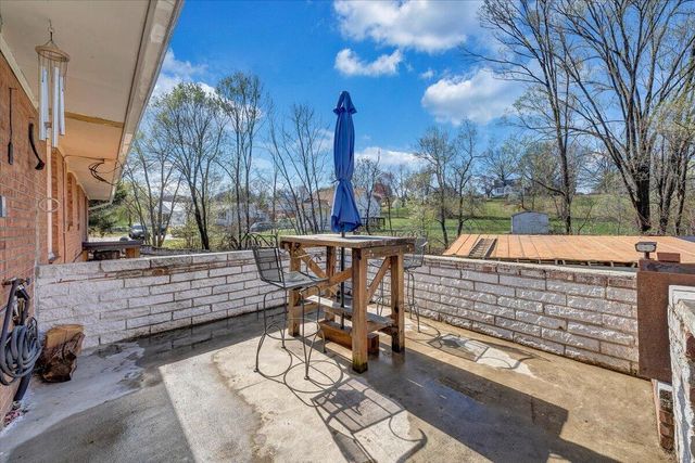 2129 Twelve Oclock Knob RD, Salem, VA 24153