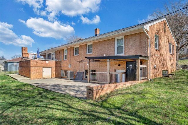 2129 Twelve Oclock Knob RD, Salem, VA 24153