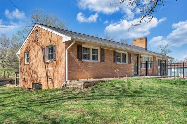 2129 Twelve Oclock Knob RD, Salem, VA 24153