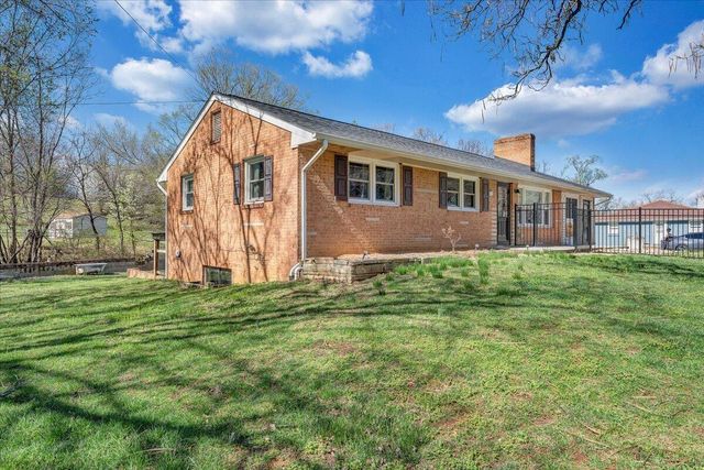 2129 Twelve Oclock Knob RD, Salem, VA 24153