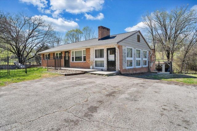 2129 Twelve Oclock Knob RD, Salem, VA 24153