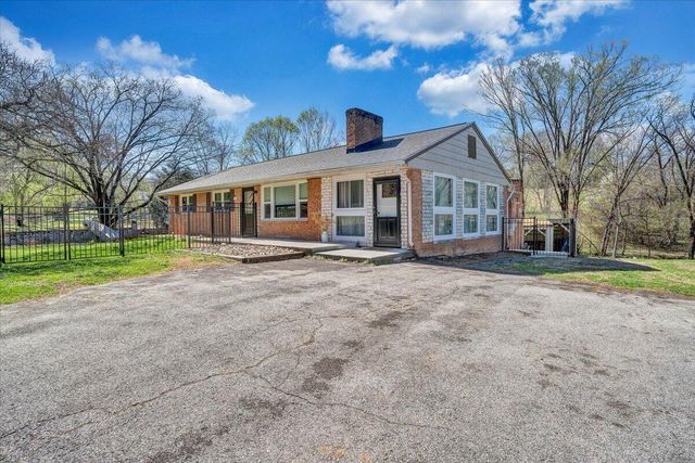 2129 Twelve Oclock Knob RD, Salem, VA 24153