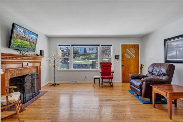 2129 Twelve Oclock Knob RD, Salem, VA 24153