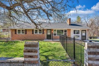 2129 Twelve Oclock Knob RD, Salem, VA 24153