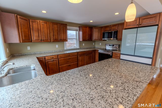135 Middlesex Avenue, Chester, CT 06412
